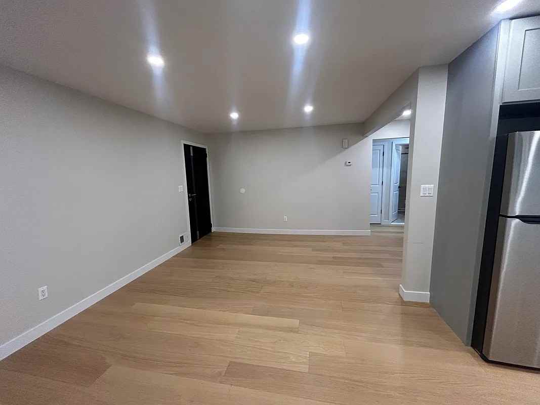 33 Gower St - Photo 2 of 17