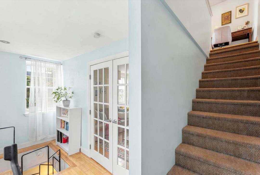 941 Montrose St - Photo 3 of 17