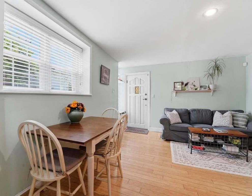 941 Montrose St - Photo 4 of 17
