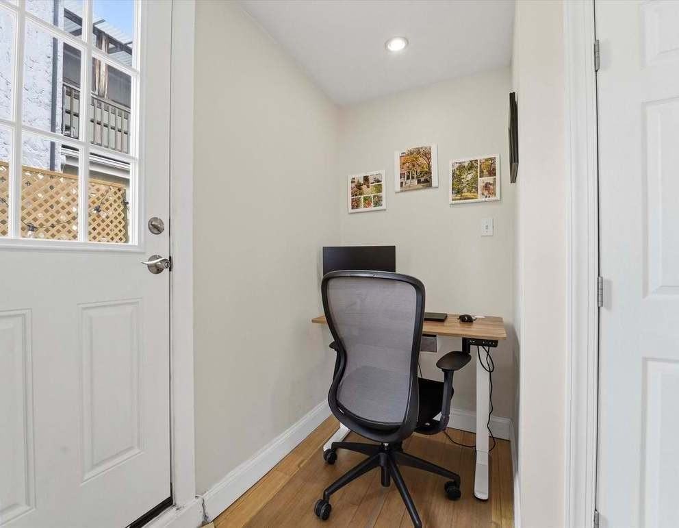 941 Montrose St - Photo 5 of 17