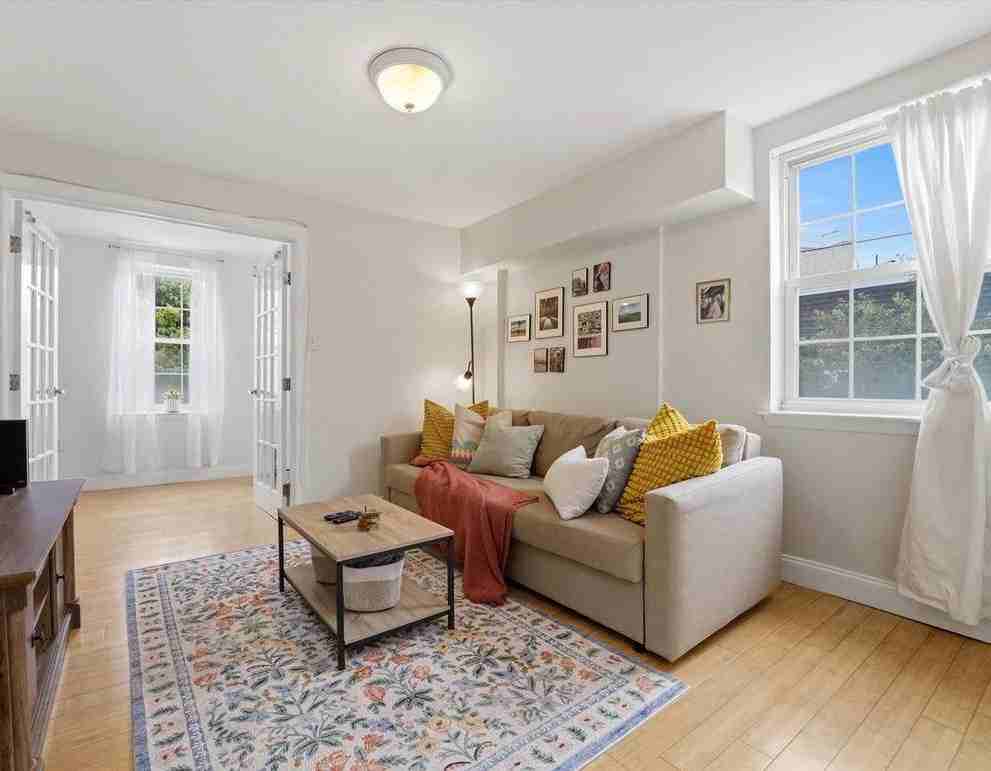 941 Montrose St - Photo 6 of 17
