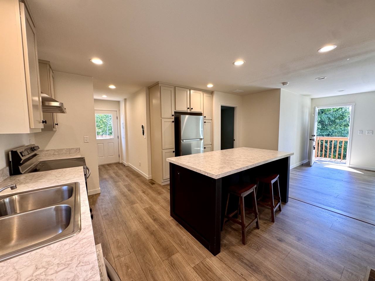 321 E Panorama Dr - Photo 2 of 15