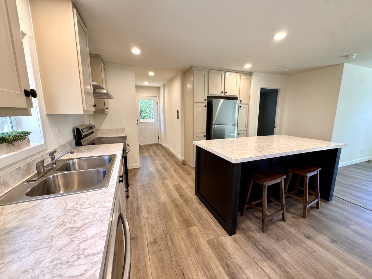 321 E Panorama Dr - Photo 3 of 15