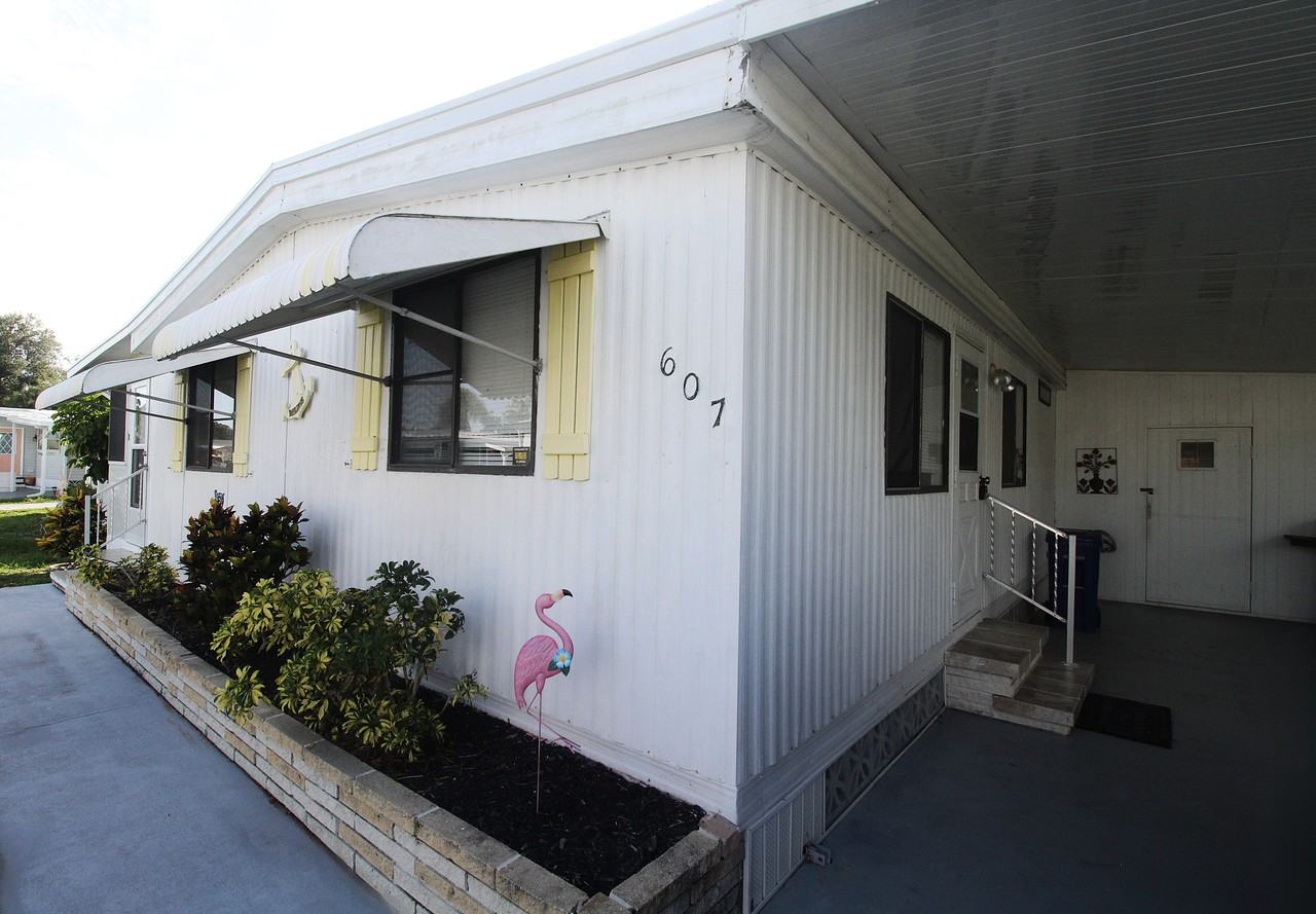 607 Cervina Dr N - Photo 2 of 31