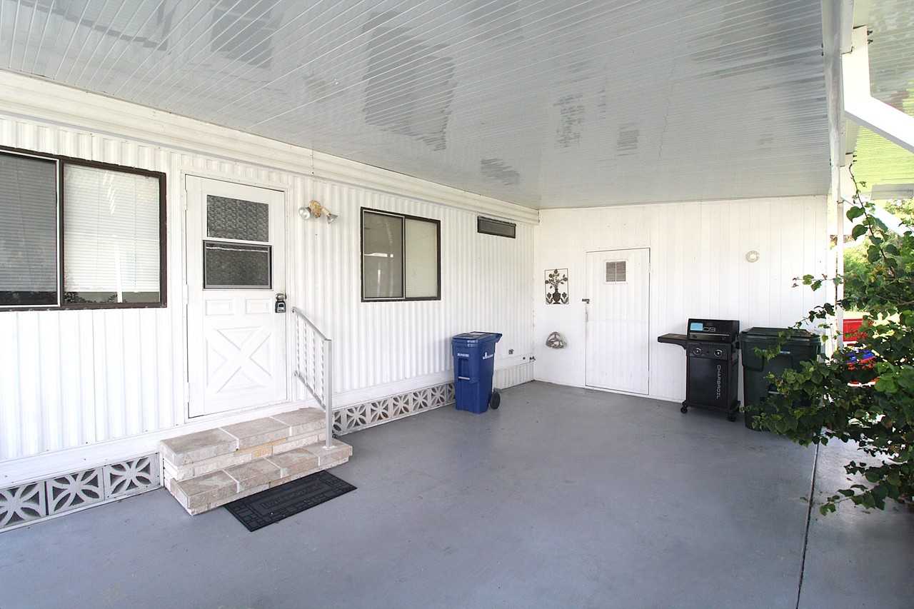607 Cervina Dr N - Photo 3 of 31