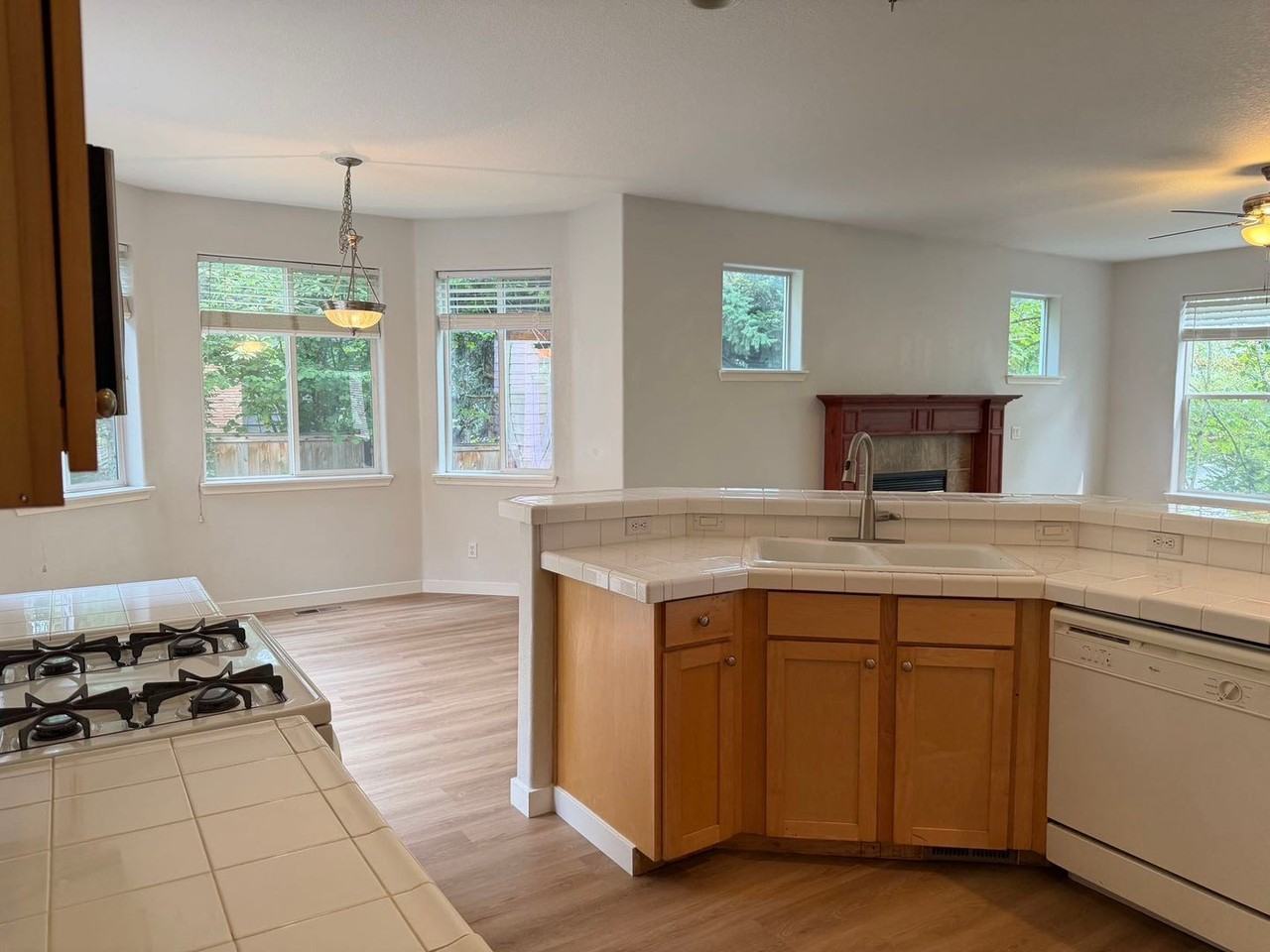184 Sw 105th Ter - Photo 3 of 29