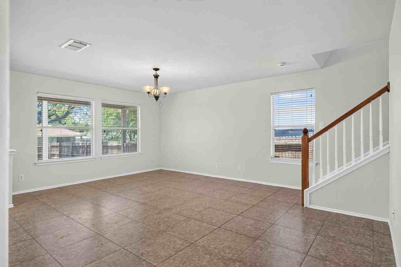 659 Lynx Mtn - Photo 6 of 36