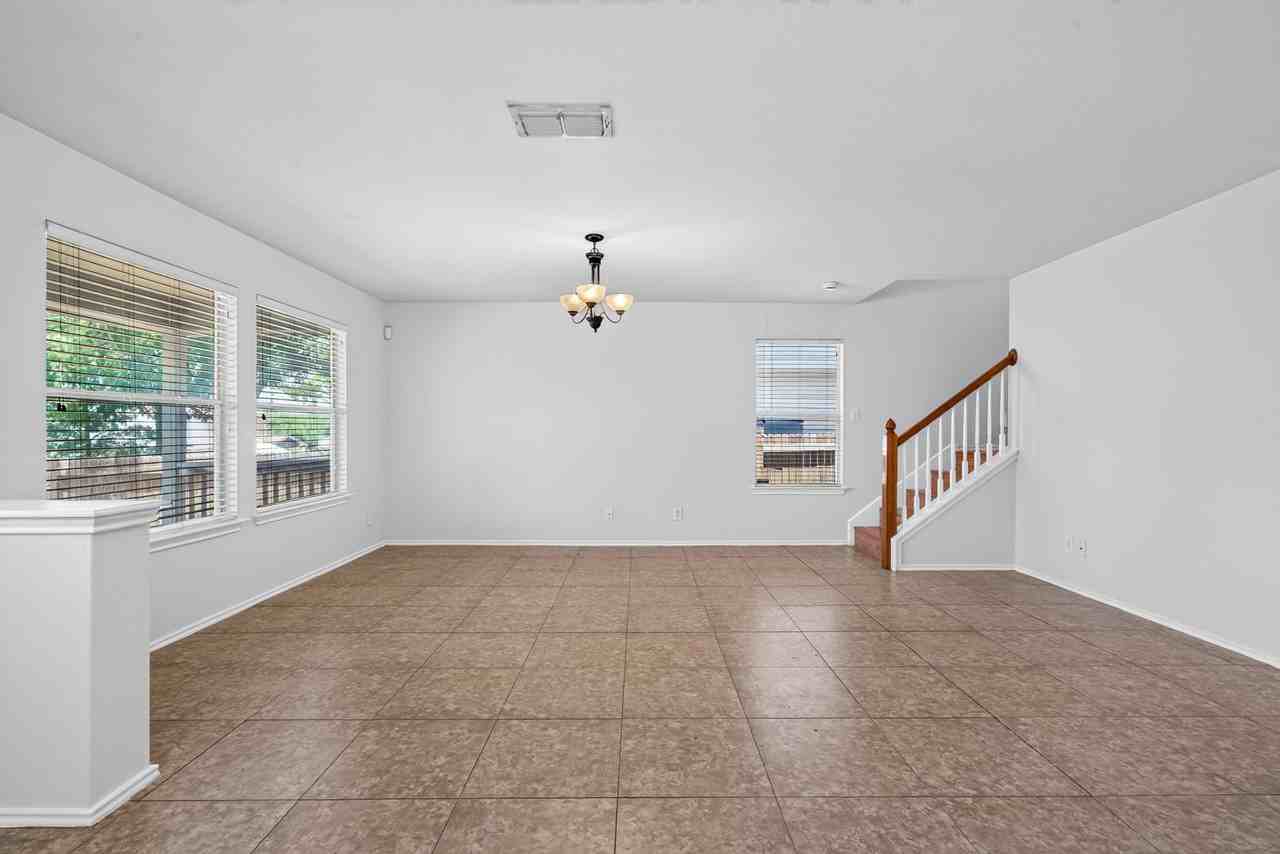 659 Lynx Mtn - Photo 7 of 36