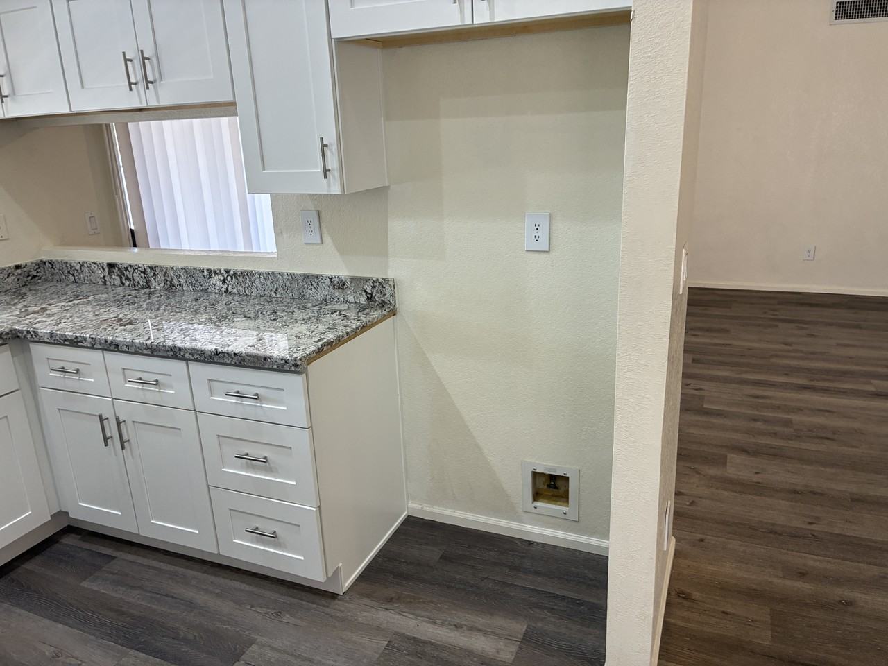 5637 W Yucca St - Photo 4 of 40