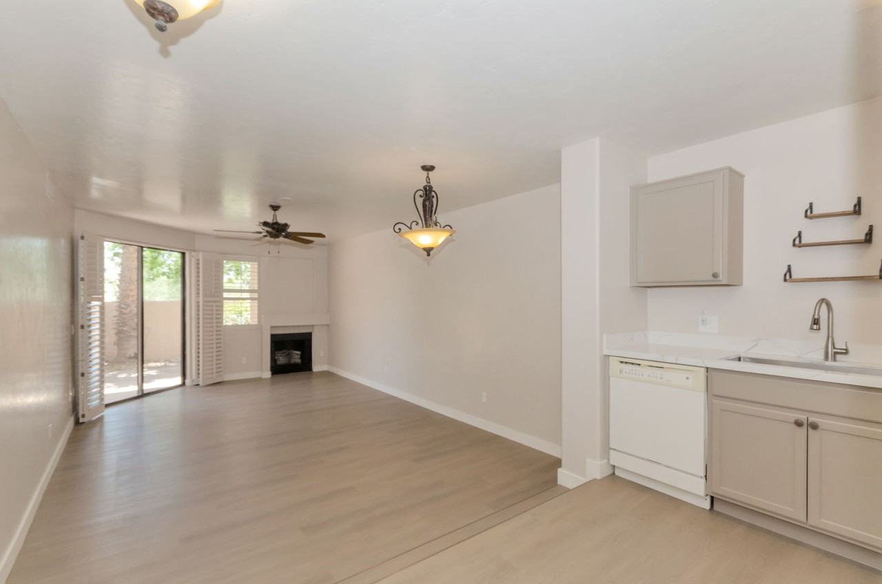 5675 N Camino Esplendora #1105 - Photo 3 of 17