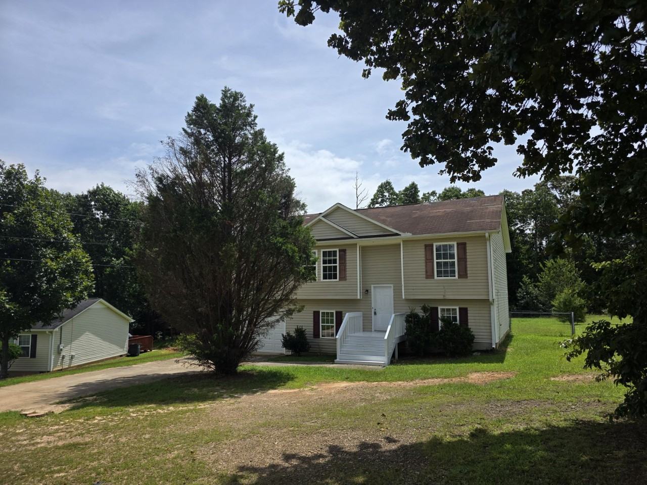 258 Lambert Overlook Cir - Photo 2 of 20