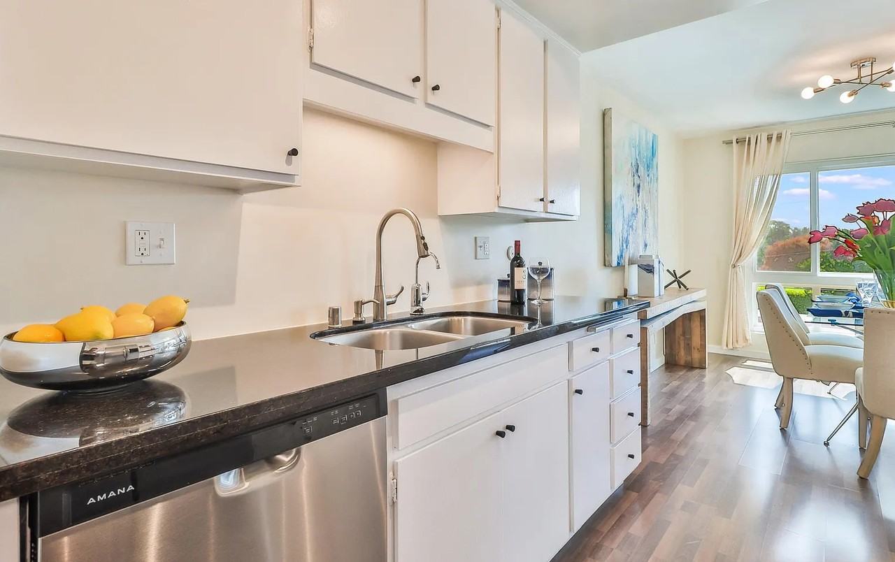 702 Park Ave #304 - Photo 7 of 8
