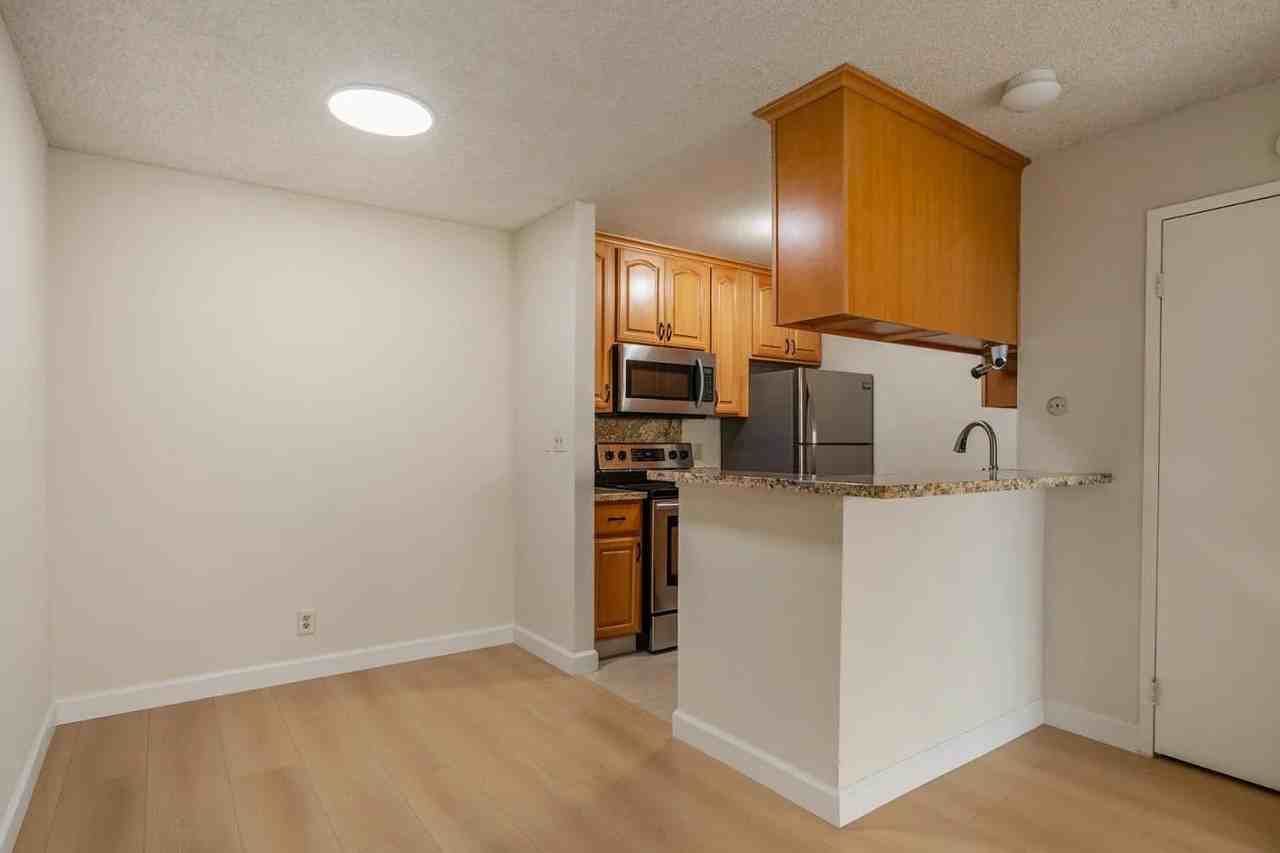 385 Mandarin Dr #11 - Photo 2 of 8