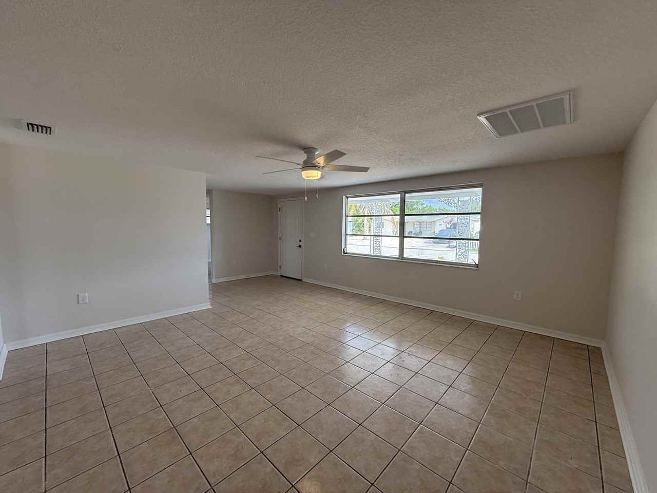 5241 Sparrow Dr - Photo 4 of 20