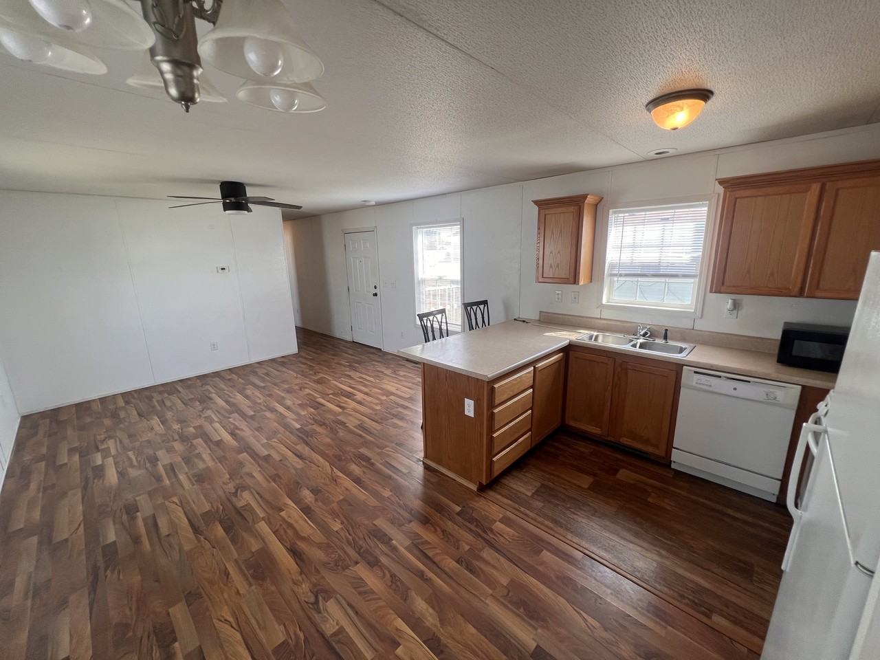 845 Skyview Ln - Photo 3 of 10