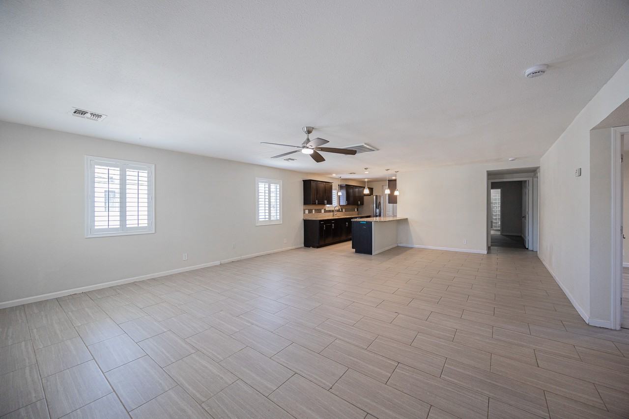 1332 E Whitton Ave - Photo 5 of 27