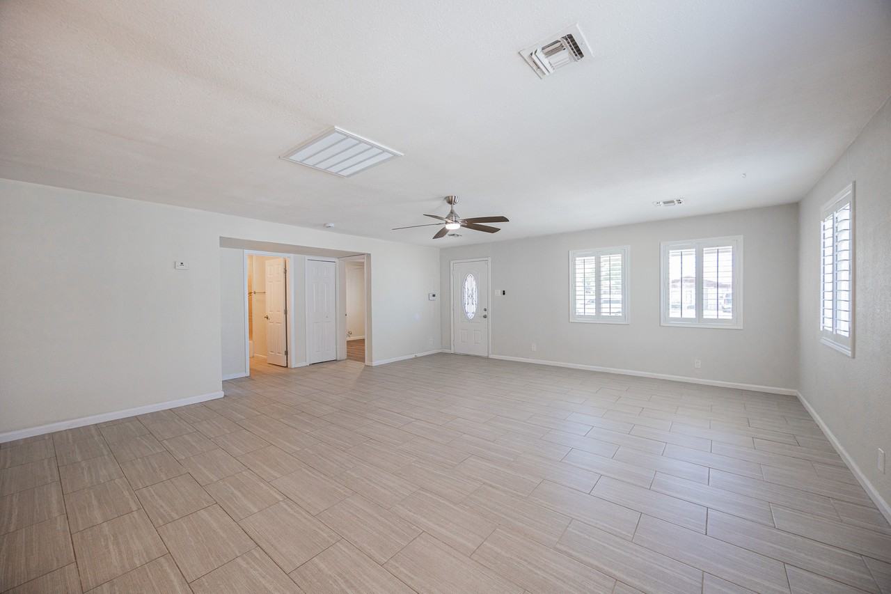 1332 E Whitton Ave - Photo 6 of 27