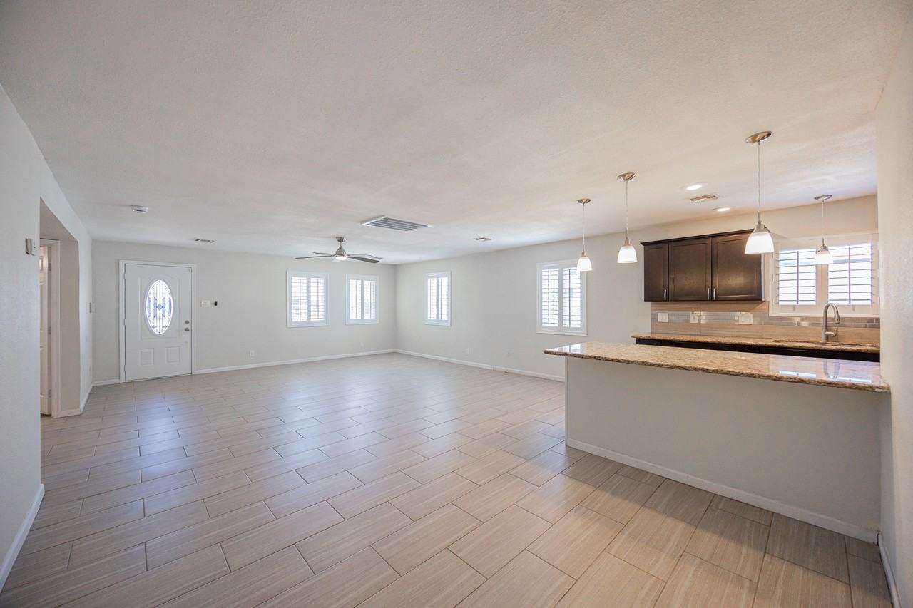1332 E Whitton Ave - Photo 7 of 27