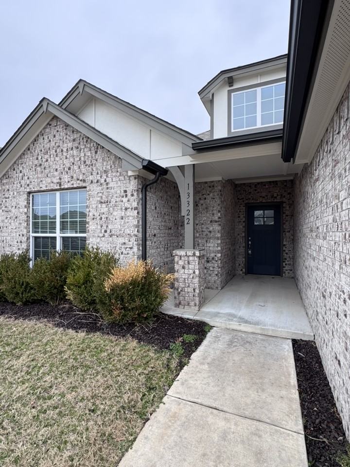 13322 S 19th Ct - Photo 2 of 12
