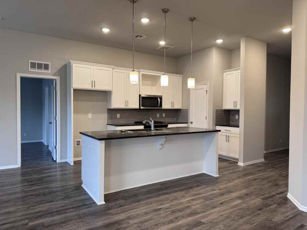 13322 S 19th Ct - Photo 4 of 12