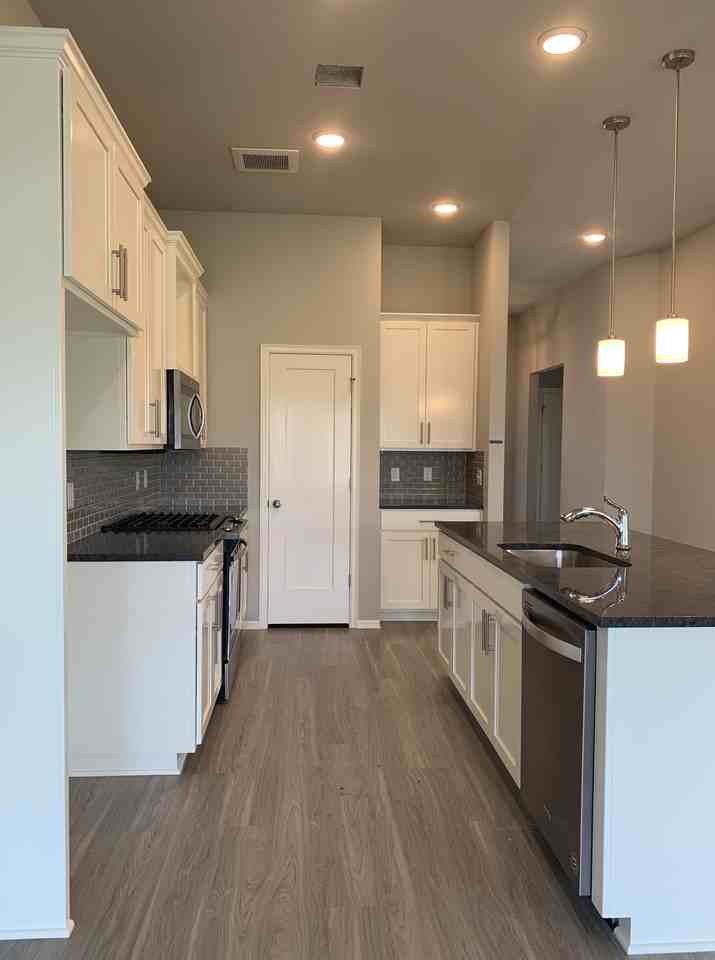 13322 S 19th Ct - Photo 5 of 12