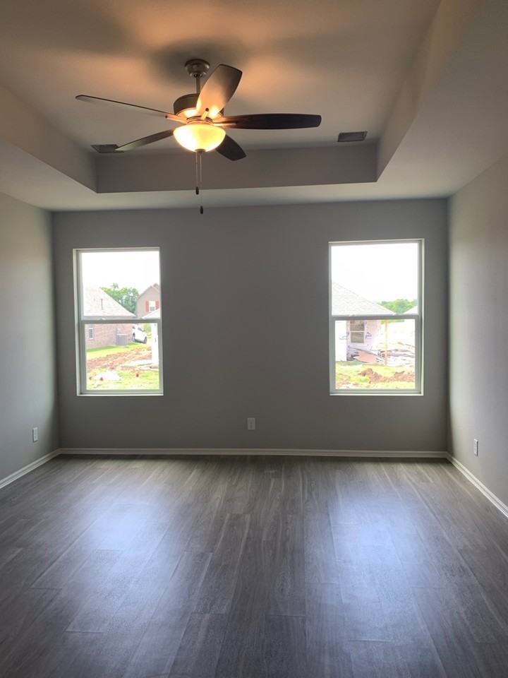 13322 S 19th Ct - Photo 7 of 12