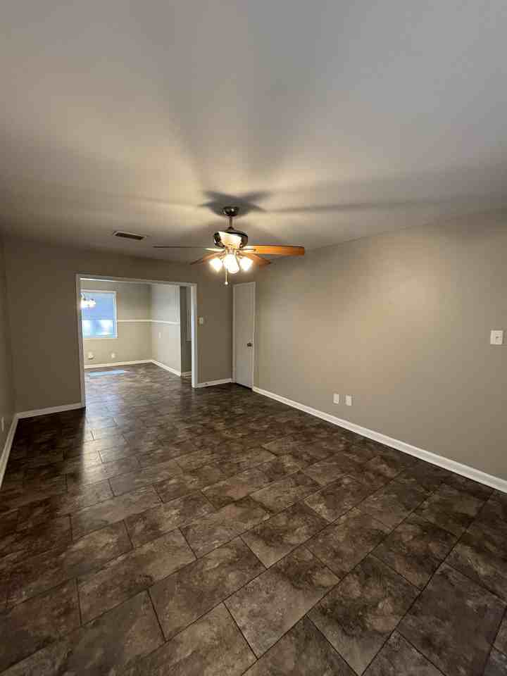 1405 Stone St - Photo 3 of 29