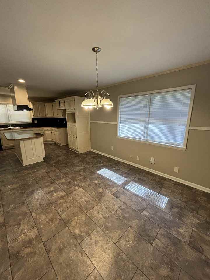 1405 Stone St - Photo 7 of 29