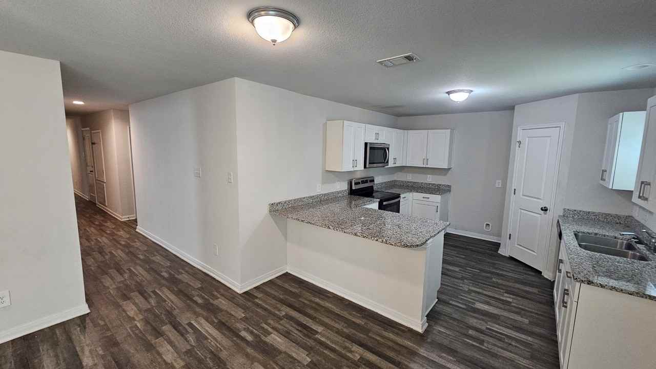 14210 Green Wing Cir - Photo 5 of 17