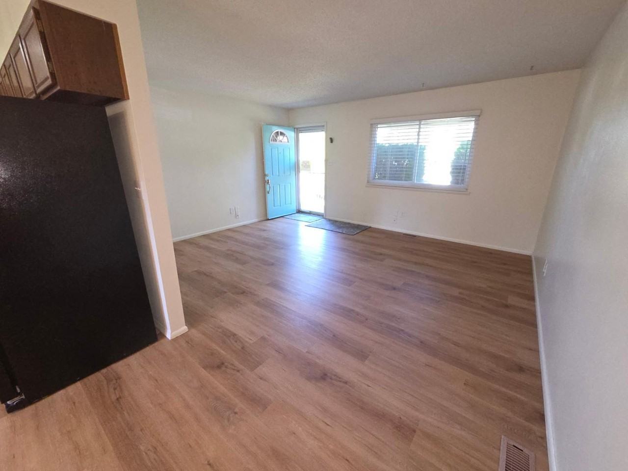 1545 Glacier Dr - Photo 2 of 10