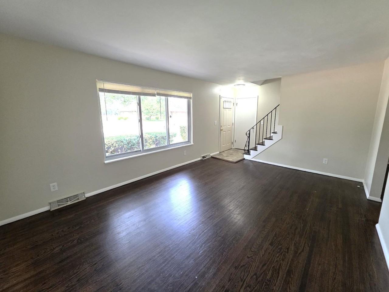 1531 Eaton Dr - Photo 4 of 30