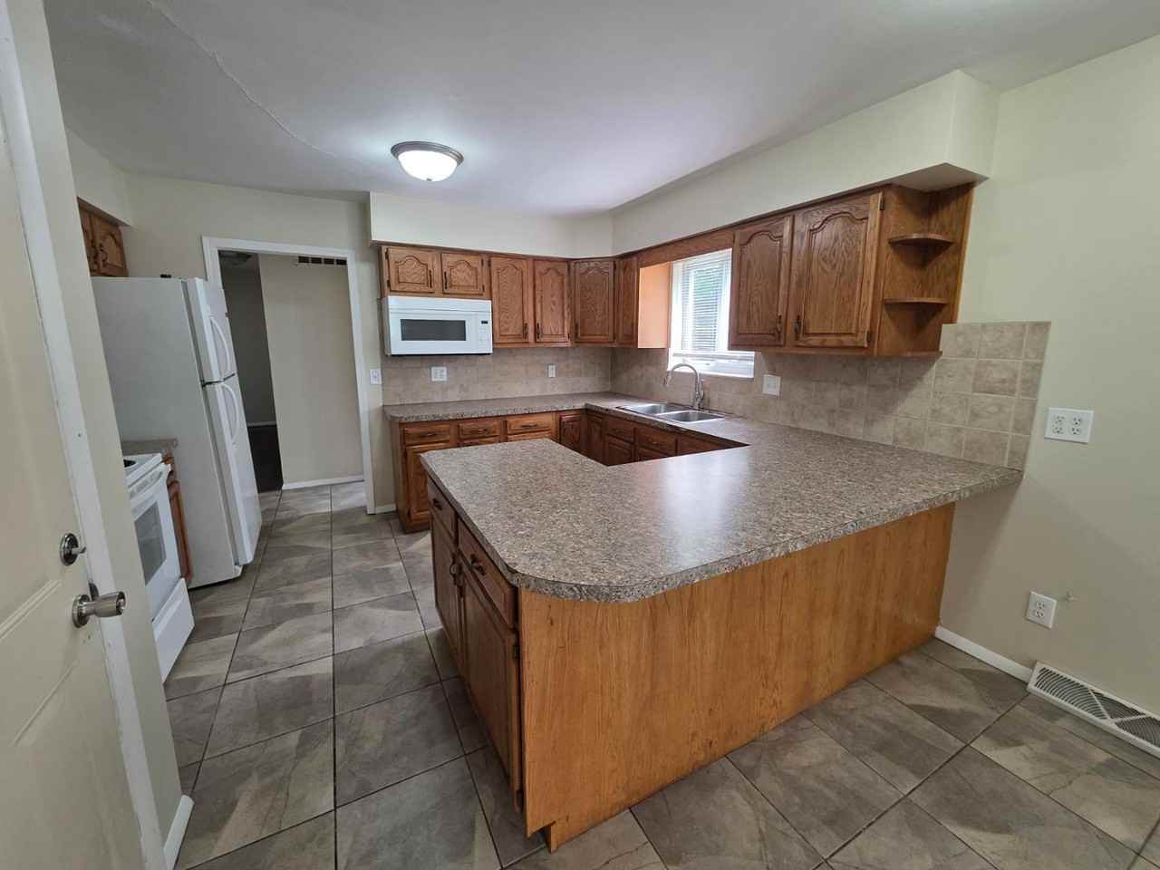 1531 Eaton Dr - Photo 5 of 30