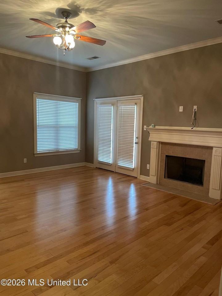 2895 Liverpool Ln - Photo 5 of 19