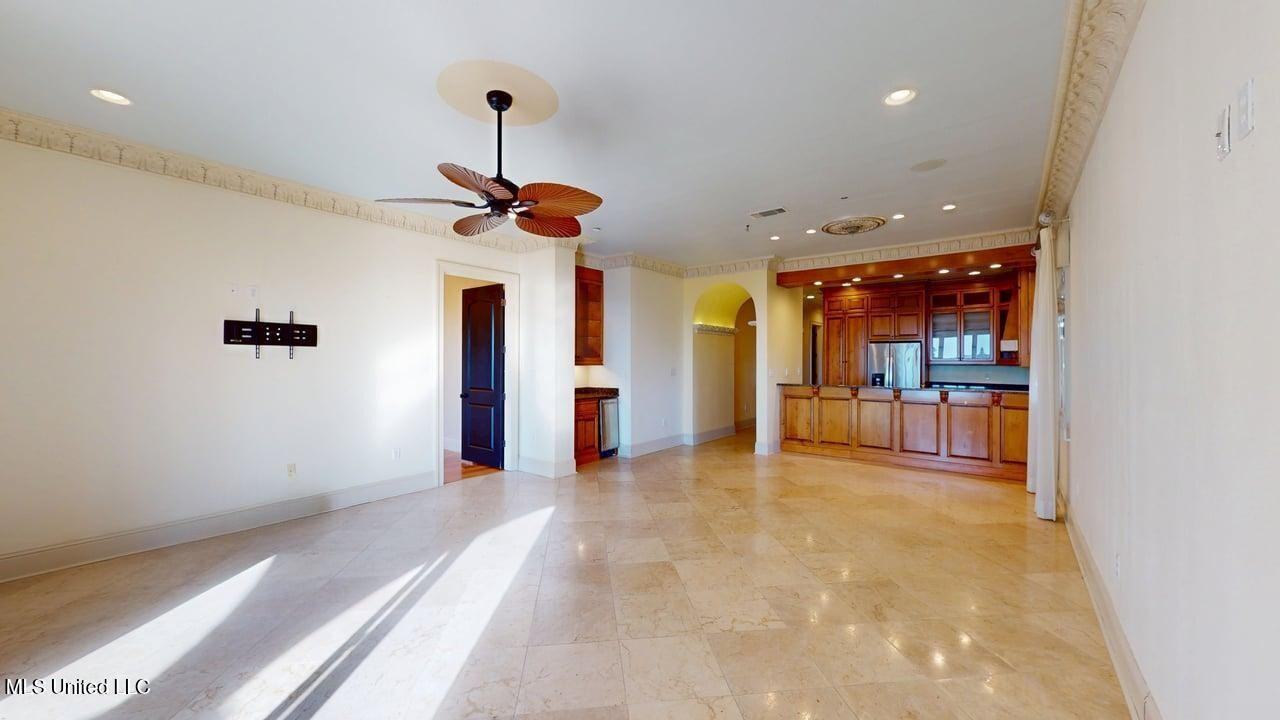 4640 W Beach Blvd - Photo 4 of 32