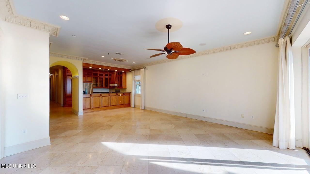 4640 W Beach Blvd - Photo 5 of 32