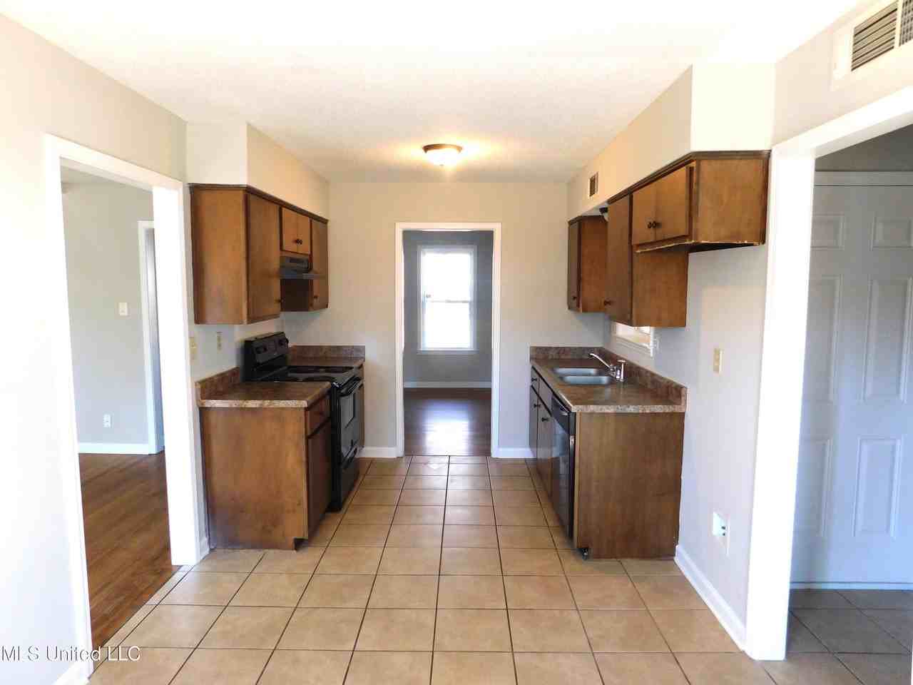 8550 Darlington Cv - Photo 6 of 33