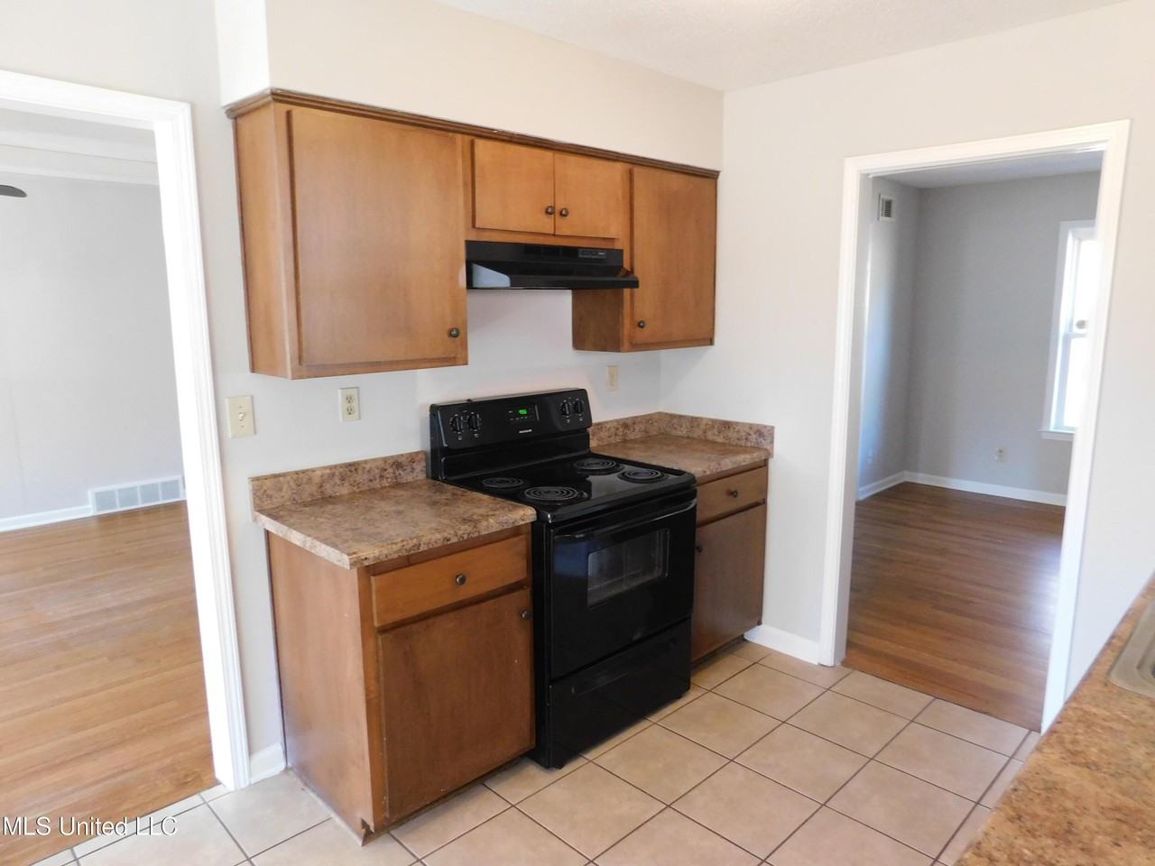 8550 Darlington Cv - Photo 7 of 33