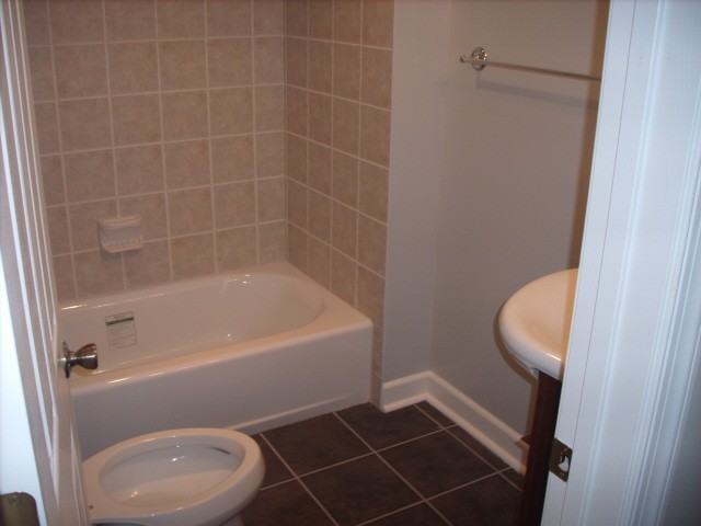 1255 Carrollsburg Pl Sw #A - Photo 2 of 5
