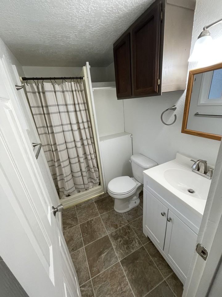 2200 Ne Holmes Rd #3 - Photo 6 of 7