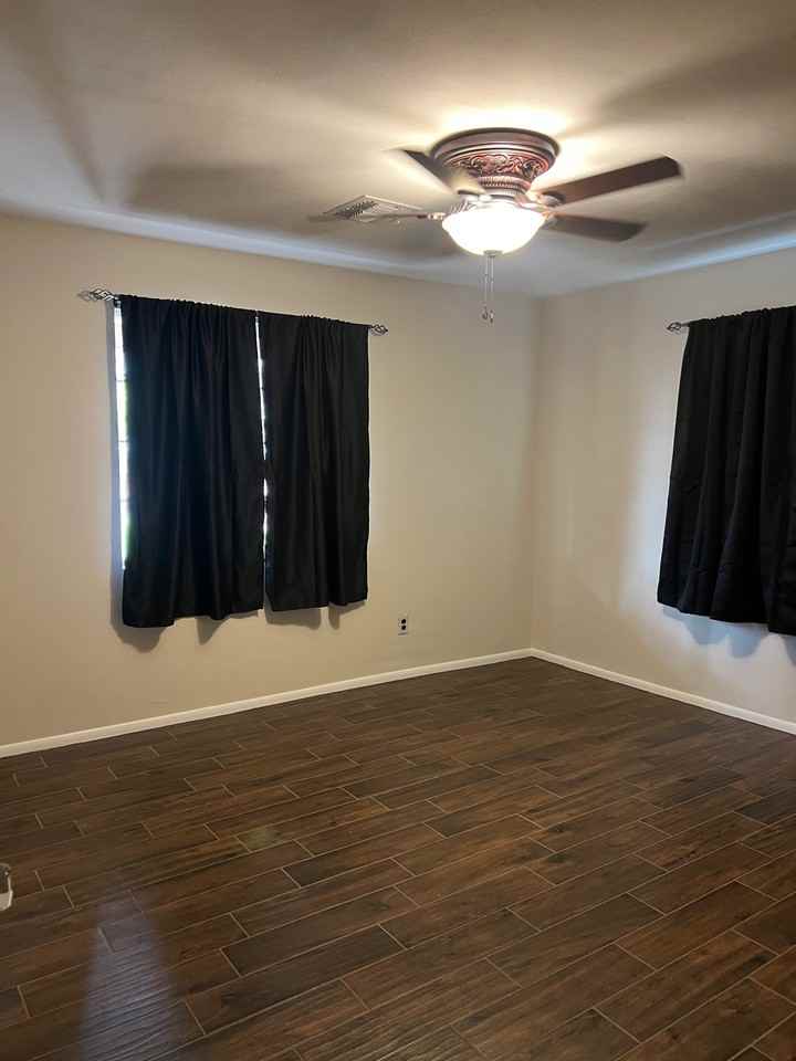2133 E Weldon Ave #NA - Photo 4 of 11