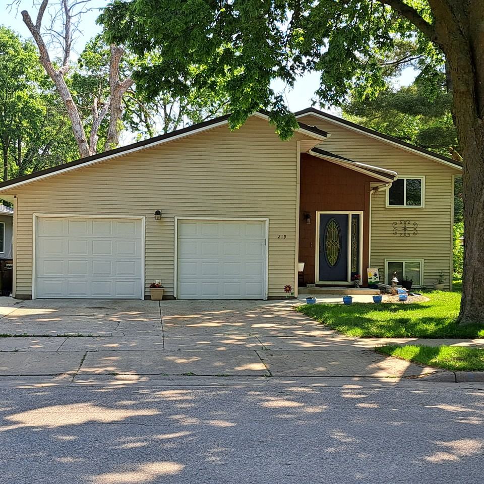 219 1/2 N Court St - Photo 2 of 2