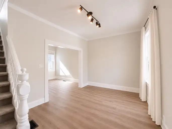 385 Mark St - Photo 2 of 22
