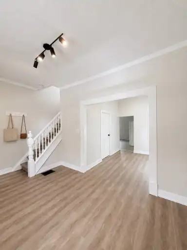 385 Mark St - Photo 3 of 22