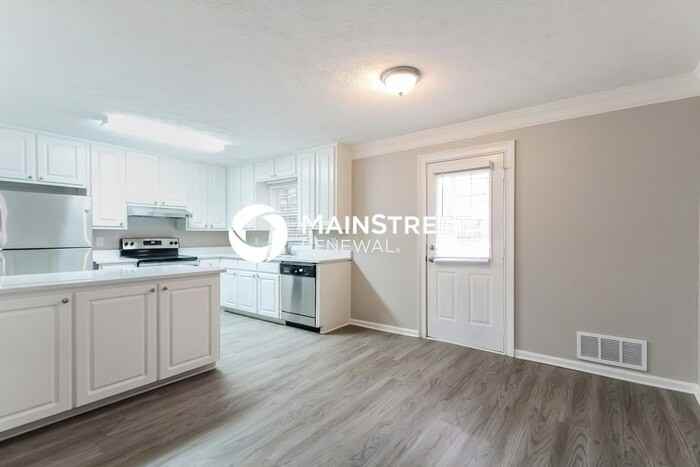 784 Marthas Dr - Photo 4 of 18