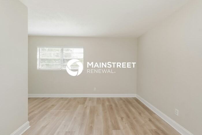 5205 S 84th St - Photo 4 of 16