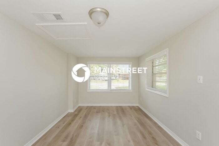 5205 S 84th St - Photo 5 of 16