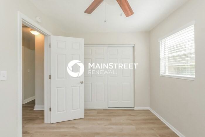 5205 S 84th St - Photo 7 of 16