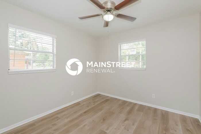 5205 S 84th St - Photo 7 of 16