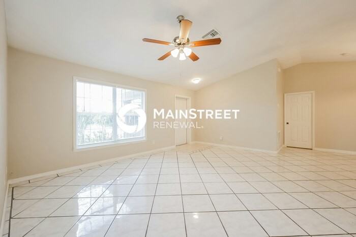 1107 Se 18th St - Photo 3 of 16