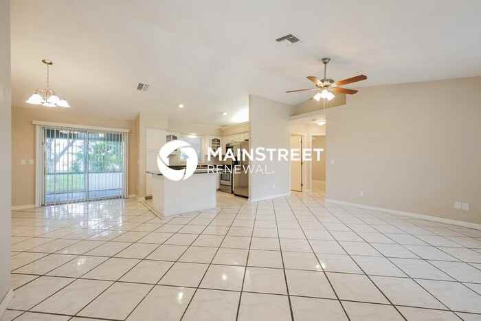 1107 Se 18th St - Photo 4 of 16